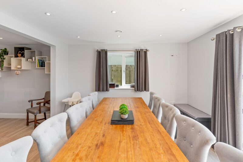 Airbnb photography in Camelford near Tintagel 6 huge dining table in this stunning airbnb near tintagel