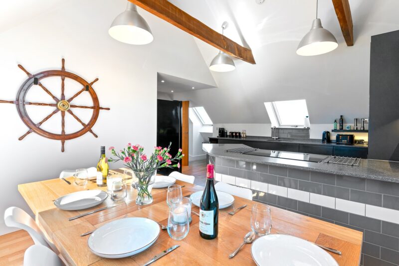 Airbnb Photography in Wadebridge: How Stunning Photos Boost Your Bookings 5 Light-filled dining area in a Cornwall holiday let