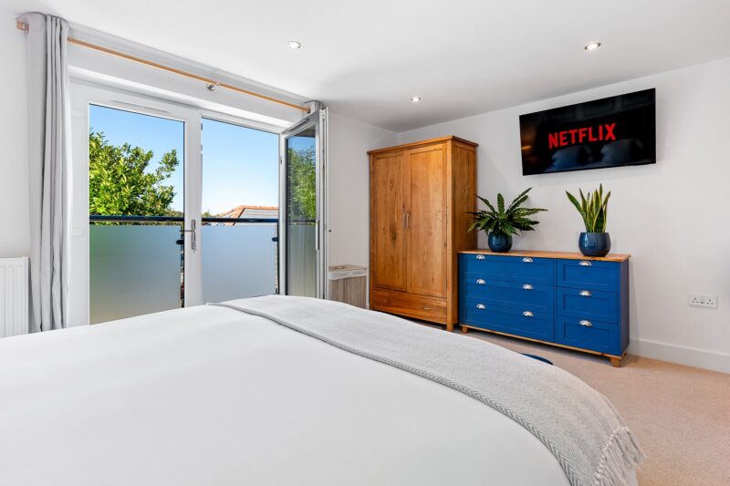 Airbnb Photography in Wadebridge: How Stunning Photos Boost Your Bookings 15 airbnb with netflix in cornwall