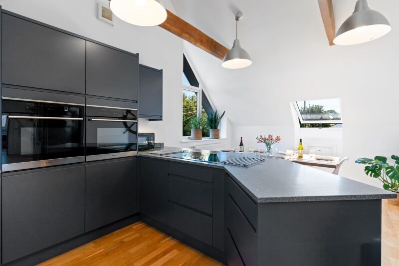 Airbnb Photography in Wadebridge: How Stunning Photos Boost Your Bookings 8 Modern kitchen in Wadebridge holiday let with natural light